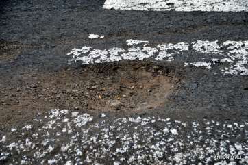 Socavón que denuncian los vecinos de La Herradura (Foto Antonio Alí)