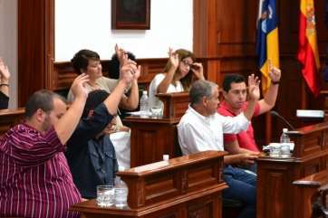 Parte de la bancanda de la oposición durante una de las votaciones del Pleno de este viernes (Foto Daniel Ojeda)