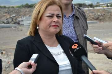 La alcaldesa de Telde, en los terrenos de La Mareta (Foto Daniel Ojeda)