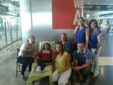 La alcaldesa con dirigentes populares junto a Margarita, este viernes (Foto TA)