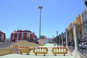 Vallas que impiden el paso a la parte alta del parque (Foto TA)