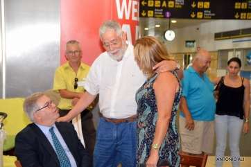 Carmelo Padrón (centro) el pasado viernes con Bravo de Laguna y Mari Carmen Castellano (Foto Antonio Alí)