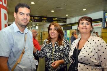 Carmen Hernández (c) y Celeste López (d) junto a un miembro de la ejecutiva de NC (Foto Antonio Alí)