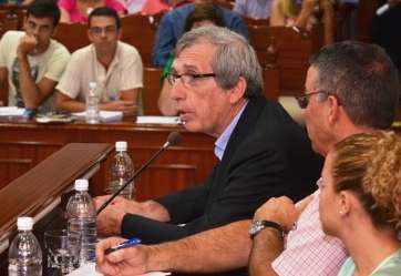 Reyes volvió a ser la mosca cojonera del Gobierno en el Pleno de este viernes, 25 de julio (Foto Daniel Ojeda)