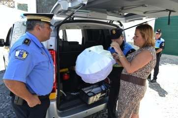 La alcaldesa, el día que se presentó el vehículo con radar cedido por la DG de Tráfico (Foto TA)