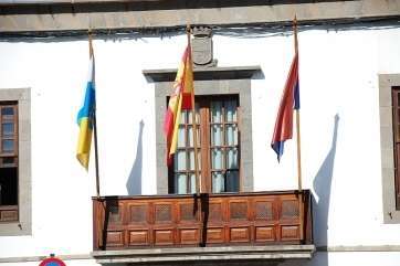 Fachada de las oficinas municipales de San Juan (Foto TA)