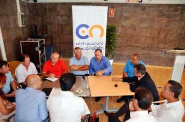 Momento de la reunión con los taxistas (Foto TA)