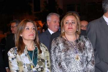 La actual alcaldesa de Telde, Mari Carmen Castellano (d), y la concejala y líder de NC, Carmen Hernández (Foto TA)