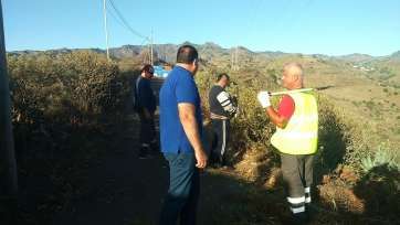 El concejal Juan Martel supervisa los trabajos (Foto TA)