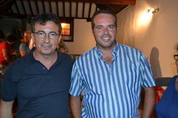 Domingo A. Rigüela (d) con el líder de Más por Telde, Juan Francisco Artiles (Foto TA)