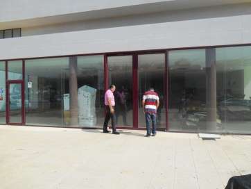 El concejal Juan Martel, durante una visita al edificio (Foto TA)