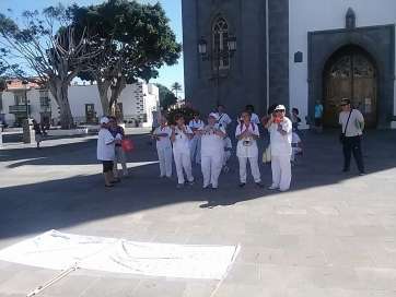La plantilla de Oligal 1968, este jueves durante la protesta en San Juan (Foto TA)