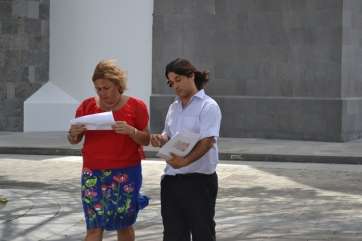 Imagen de archivo de la alcaldesa y el concejal Ignacio Serrano, en la plaza de San Juan (Foto TA)