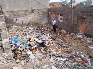 Vertedero de basura en un solar (Foto TA)