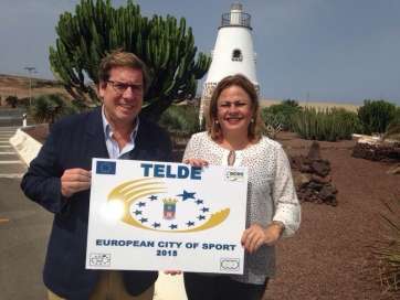 El eurodiputado Gabriel Mato (i) junto a la alcadesa Mari Carmen Castellano (Foto TA)