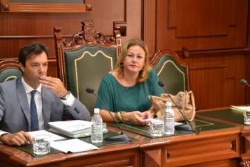La alcaldesa y el secretario, este lunes en el Pleno, con la ausencia de Orts (Foto Daniel Ojeda)