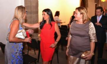 Hernández Bento, ayer en Telde, con la alcaldesa y la concejala María González Calderín (Foto TA)