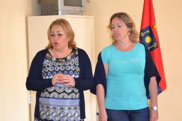 La alcaldesa Mari Carmen Castellano (i) junto a la concejala Sonsoles Martín (d) (Foto TA)