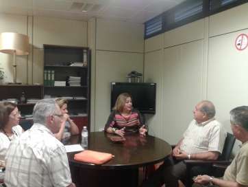Imagen de archivo de una reunión de la alcaldesa con Demetrio Suárez (Foto TA)