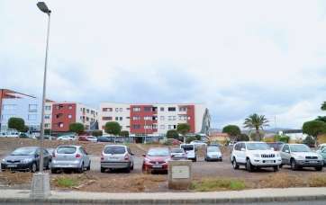 Nuevo solar de aparcamiento en el sector de Arnao (Foto TA)