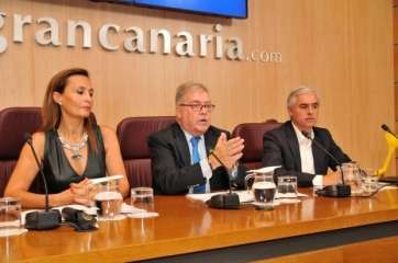 El presidente del Cabildo anunció el acuerdo en una rueda de prensa (Foto Acfi Press)