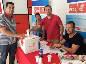 El secretario general local, Alejandro Ramos, en el momento de votar (Foto TA)