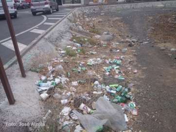 Suciedad acumulada en Jinámar (Foto José Alzola)