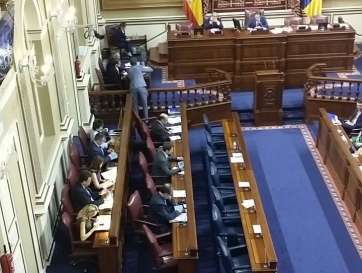 Imagen de archivo de la sesión del Parlamento Canario la pasada semana (Foto TA)