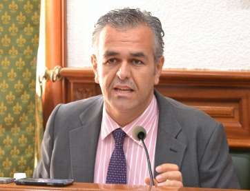 El concejal Francisco López durante el Pleno de este viernes (Foto TA)