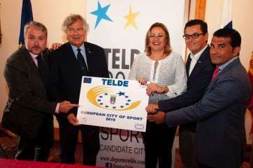 La alcaldes y el concejal de Deportes con representantes de la delegación de ACES Europe (Foto TA)