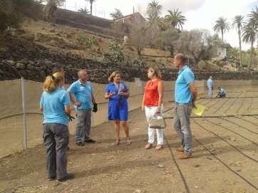 Castellano y Martín, durante una visita a los alumnos del proyecto Grifo en la finca de La Herradura (Foto TA)