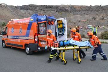 La ambulancia de Protección Civil de Telde durante un simulacro en el Valle de Jinámar (Foto TA)