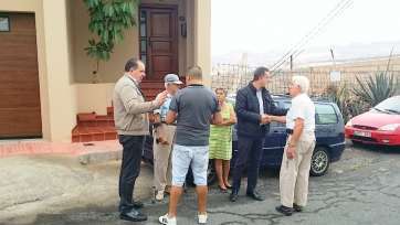 Los ediles del CCN con vecinos de la zona (Foto TA)