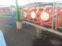 Imagen de un bidón sosteniendo una atracción