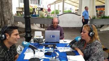 Castellano durante la entrevista, en la plaza de San Gregorio (Foto TA)