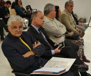 Antón Marín, el primero por la izquierda, sentado en el banquillo de acusados en la primera sesión del juicio (Foto TA)