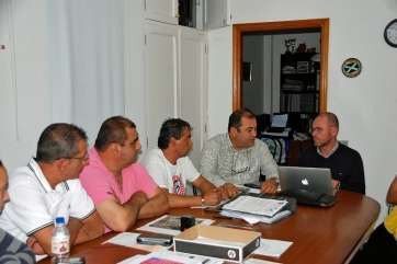 Momento de la reunión de este miércoles en Jinámar (Foto TA)