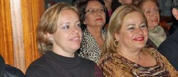 La alcaldesa y la concejala de Desarrollo Local, el pasado viernes en un acto en Telde (Foto TA)