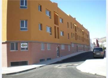 Imagen de archivo del edificio situado entre las calles de Roque del Este y Roque del Salmor, en La Herradura (Foto TA)