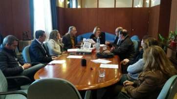 Imagen del encuentro de esta mañana entre los trabajadores de Gestel y representantes del Gobierno de Telde (Foto TA)