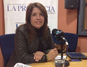 Carmen Hernández en los estudios de Radio Canarias (Foto TA)
