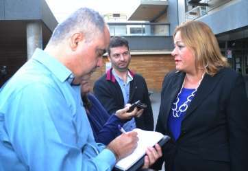 Castellano, el pasado 22 de diciembre, atiende a los periodistas a la salida del Juzgado (Foto TA)