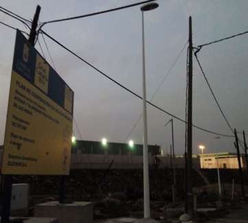 Imagen de la urbanización sin el nuevo alumbrado público encendido (Foto TA)