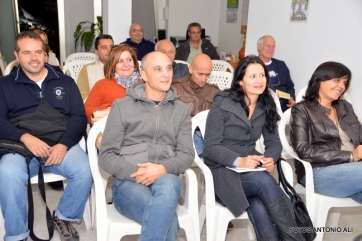 Asistentes a la reunión celebrada este martes en la sede de Más por Telde (Foto Antonio Alí)
