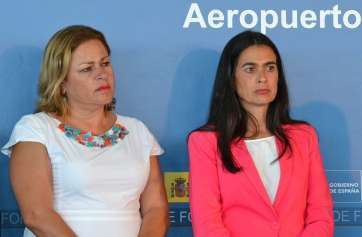 Mari Carmen Castellano (i), junto a María del Carmen Hernández Bento (Foto TA)