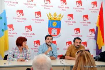 Alberto Garzón se dirige al público durante la inauguración de la nueva sede de Izquierda Unida Canaria en Telde (Foto Antonio Alí)