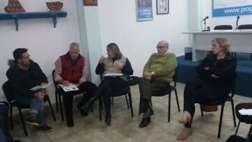 Momento de la reunón de esta noche en la sede del PP (Foto TA)