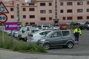 Señales de aparcamientos en los aledaños de la Avenida Alejandro Castro (Foto TA)
