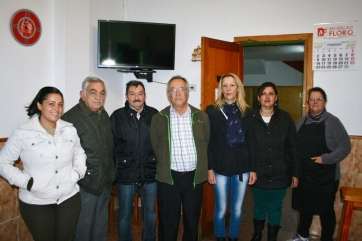 Vecinos del Distrito Cumbre durante el encuentro con el PP (Foto TA)