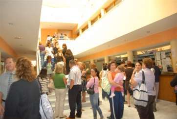 Interior de las oficinas municipales de San Juan (Foto TA)
